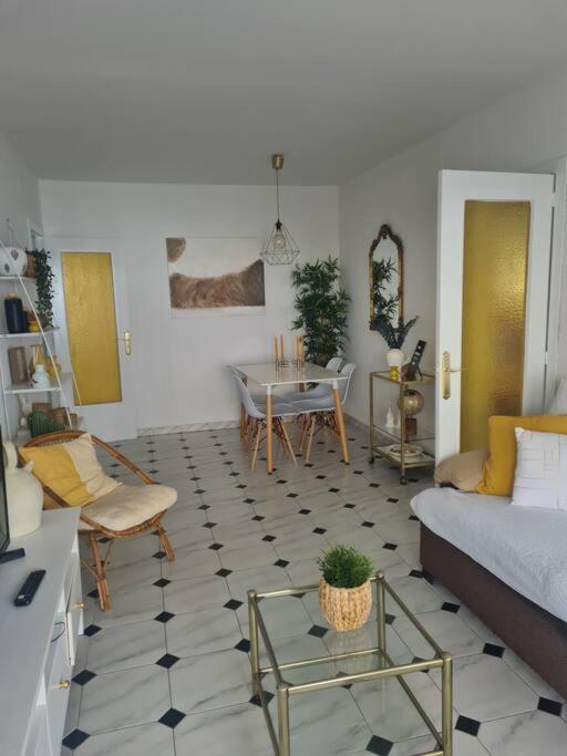 Nice Beachside 2-Bd Apt Near Barcelona 库尼特 外观 照片
